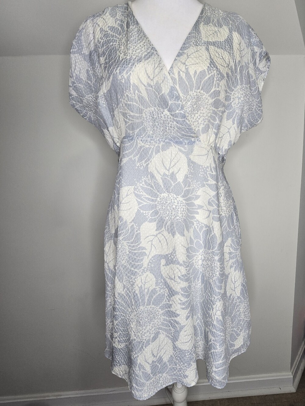 Madewell 100% Silk Blue White Floral Cottagecore Coastal Flutter Dress Size 4 - Picture 3 of 9